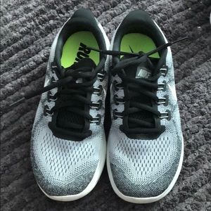 Nike free runs size 7